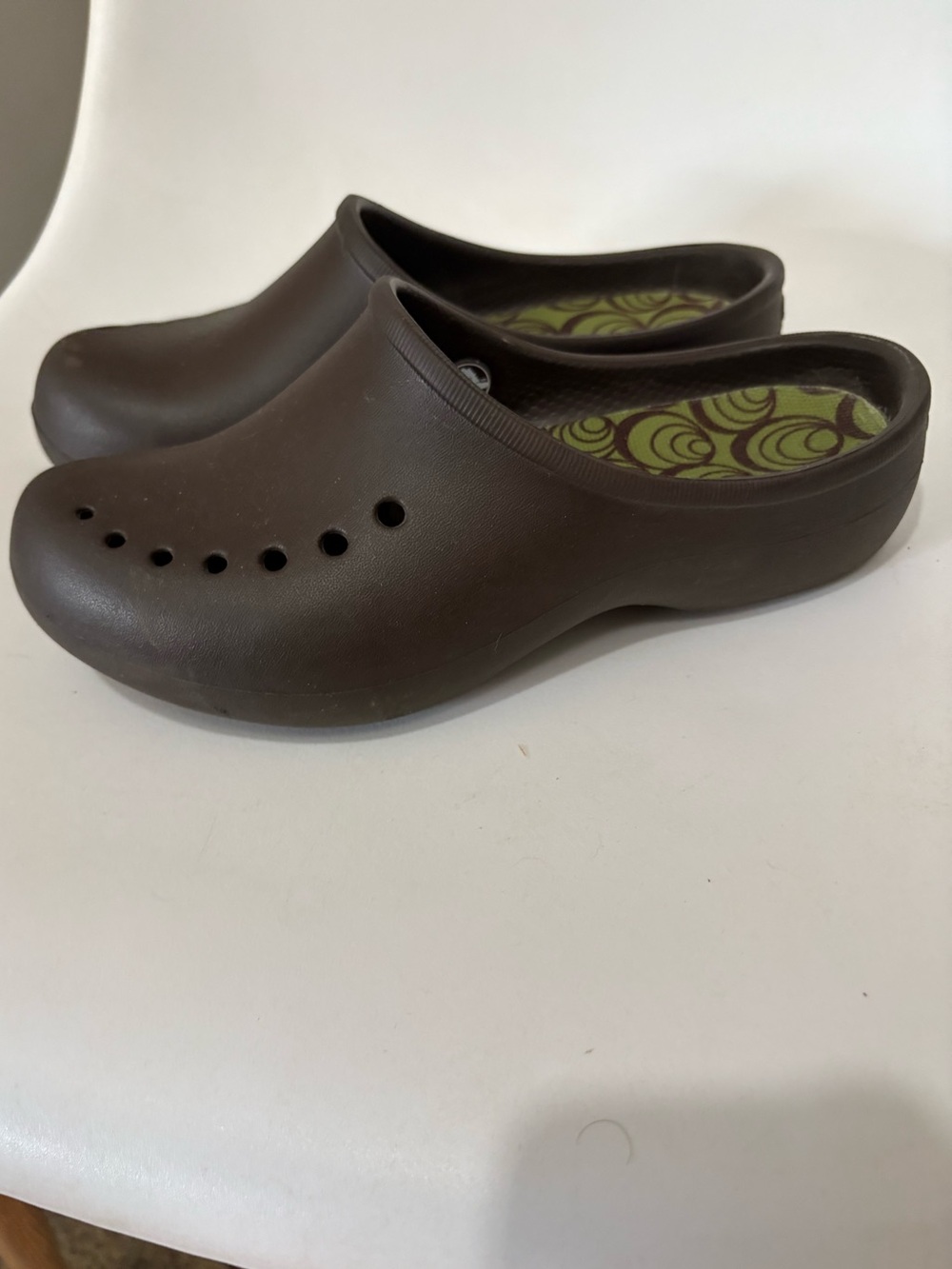 Crocs brown slip on Tully clogs brown green insole size women’s 7